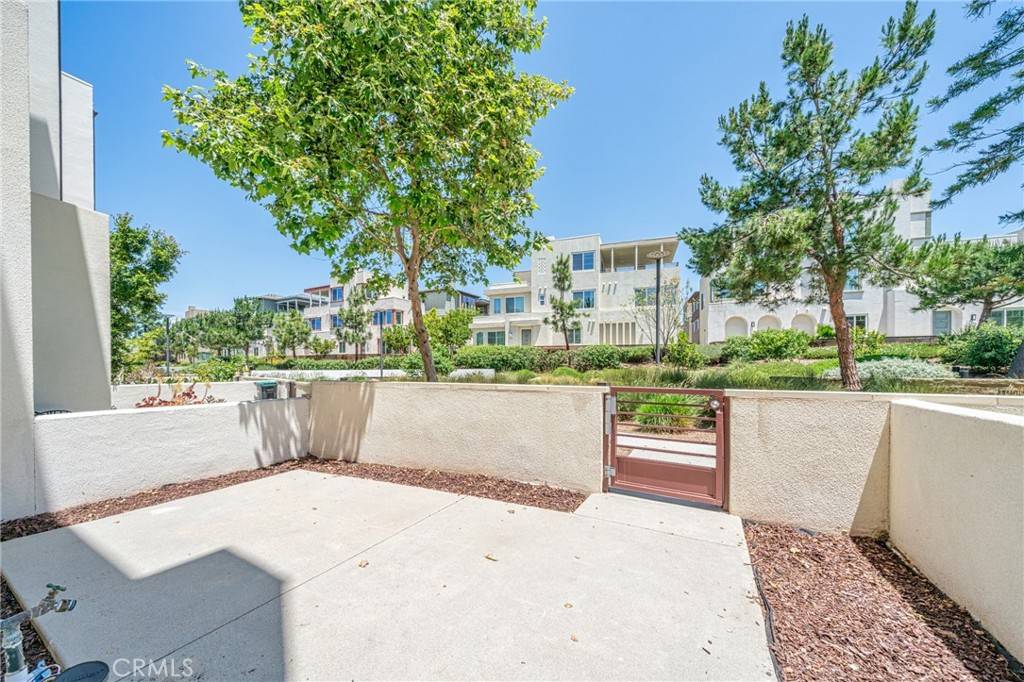 Irvine, CA 92618,143 Frame