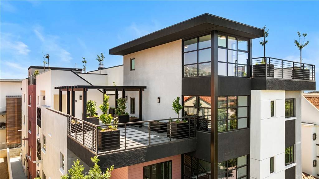 Pasadena, CA 91101,150 S Oak Knoll AVE #104