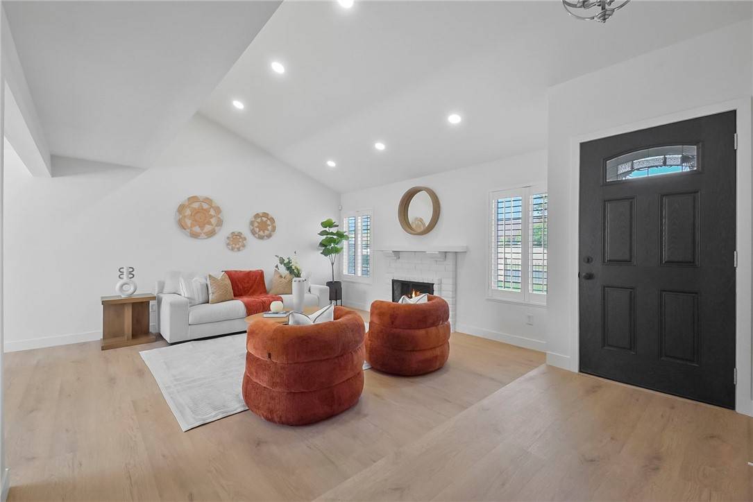 Azusa, CA 91702,623 S Homerest AVE