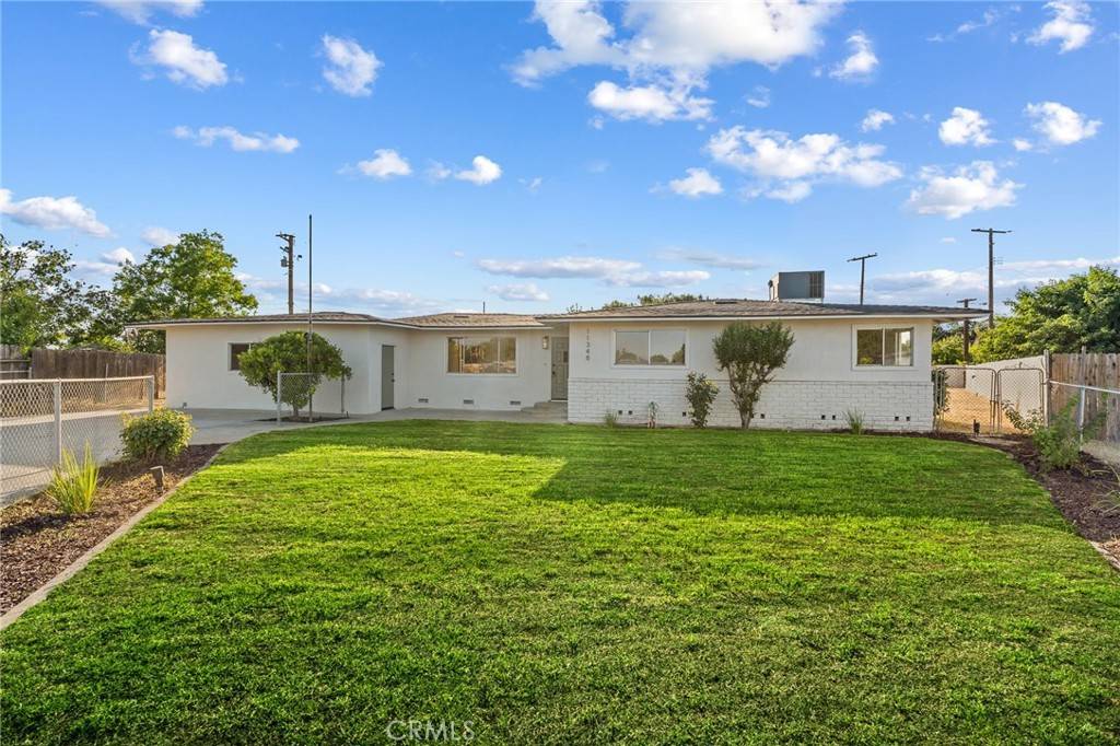 11348 Fern LN, Hanford, CA 93230