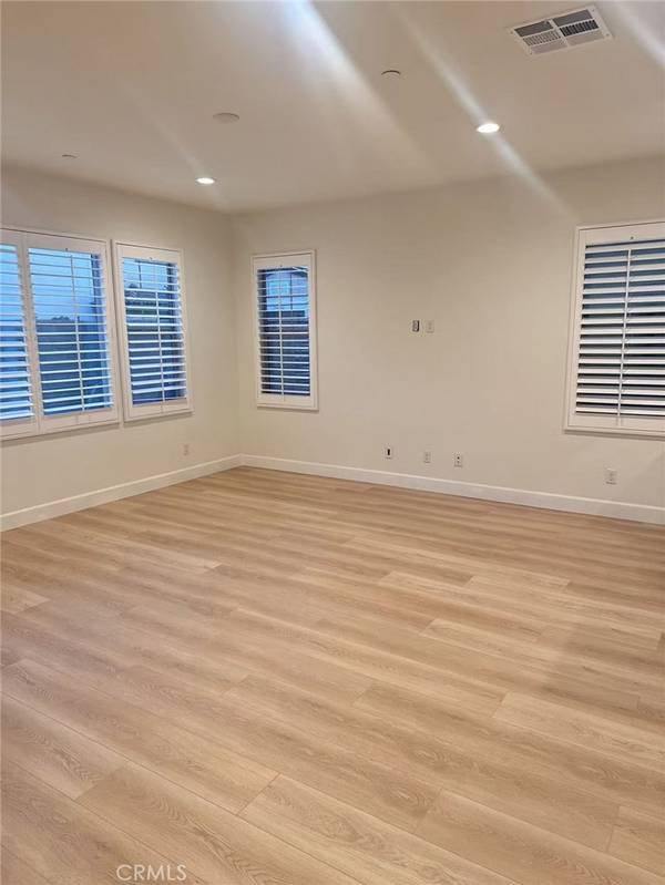 Ontario, CA 91762,2762 E Agrarian ST E