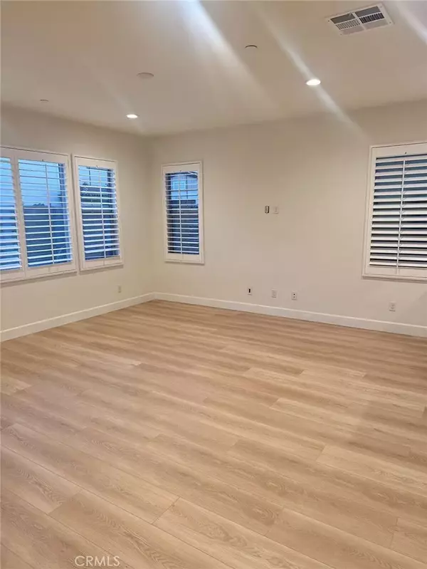 Ontario, CA 91762,2762 E Agrarian ST E