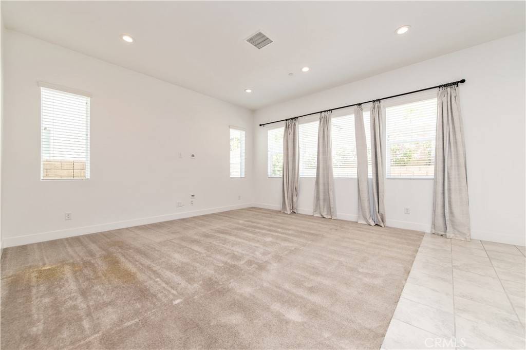 Canyon Country, CA 91351,19256 Merryweather DR