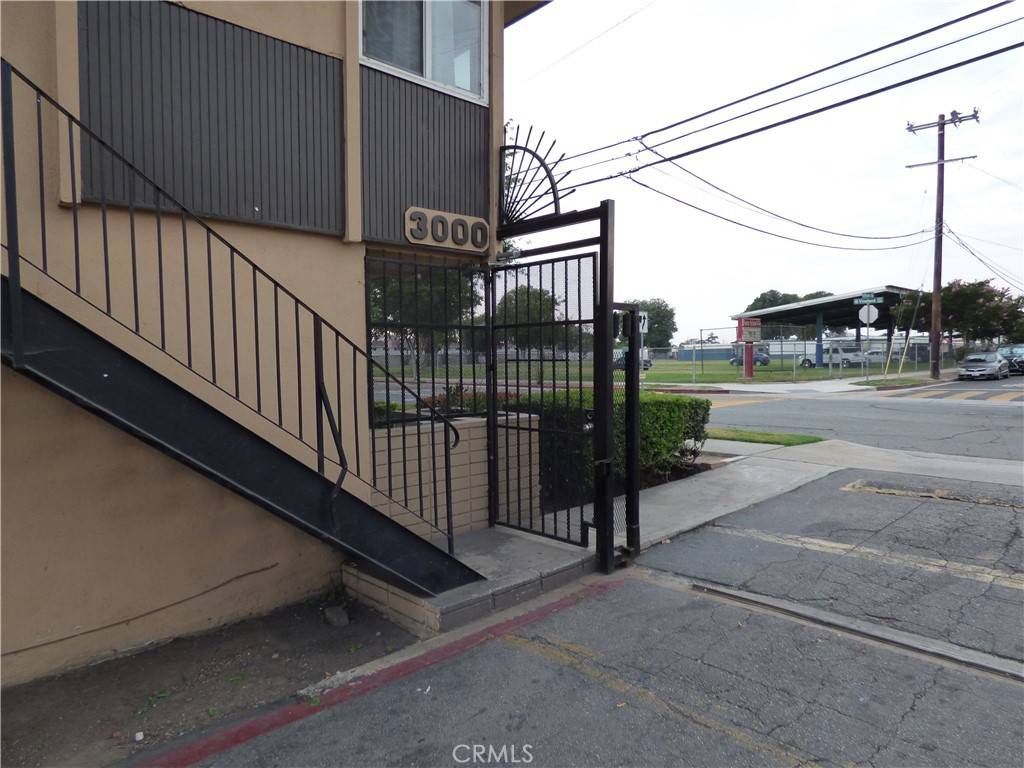 Baldwin Park, CA 91706,3000 Vineland AVE #10