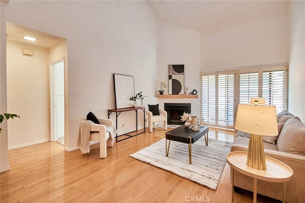 Los Angeles, CA 90042,4280 Via Arbolada #338