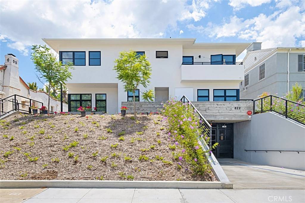 822 S Plymouth BLVD #1, Los Angeles, CA 90005