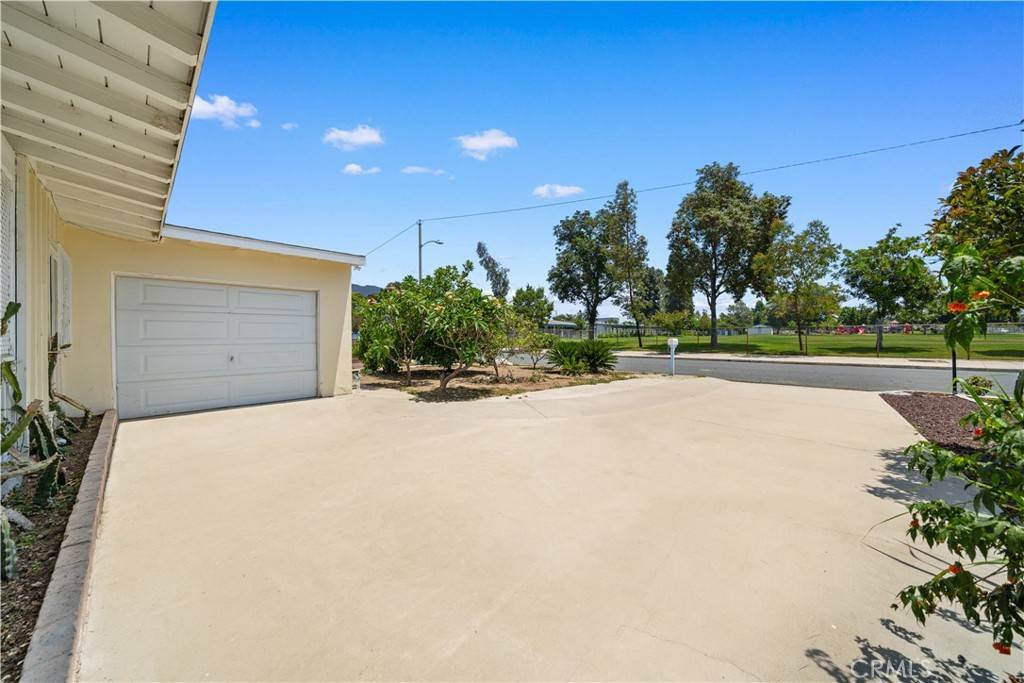 Duarte, CA 91010,2047 Delford AVE