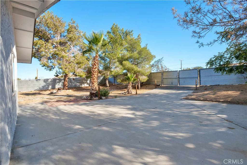 Joshua Tree, CA 92252,61638 La Jolla DR