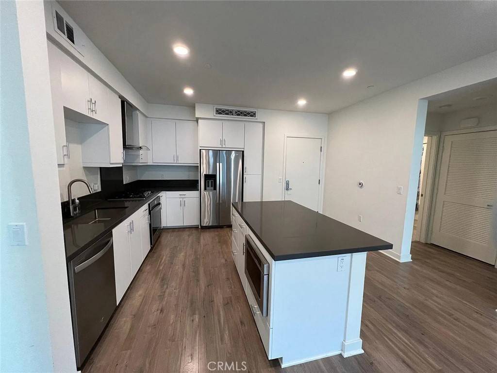 Irvine, CA 92612,2404 Nolita