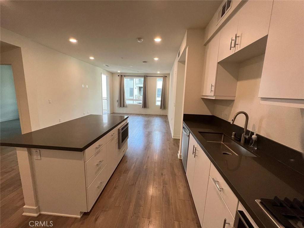 Irvine, CA 92612,2404 Nolita