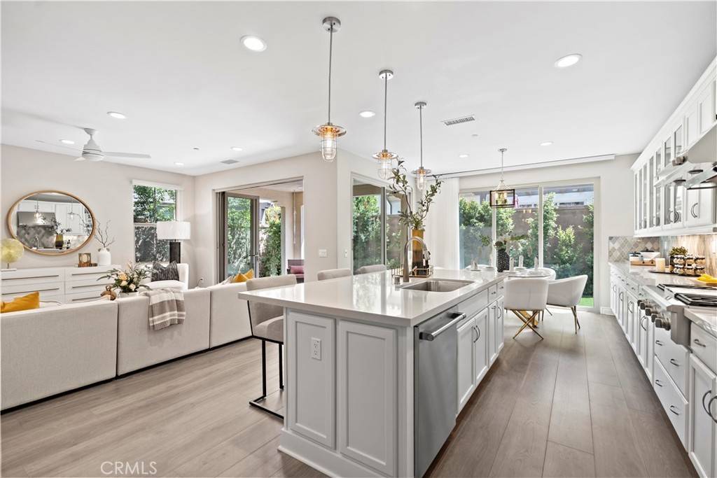 Irvine, CA 92618,206 Phoebe
