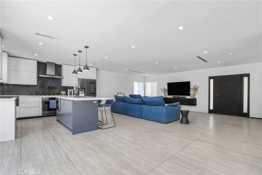 Winnetka, CA 91306,8140 Quartz AVE