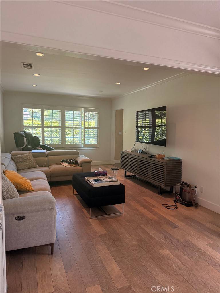 San Marino, CA 91108,2185 Ashbourne DR