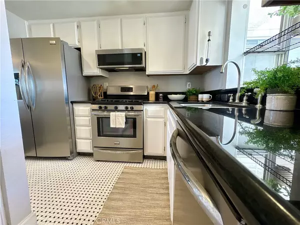 Los Alamitos, CA 90720,3845 Farquhar AVE #212