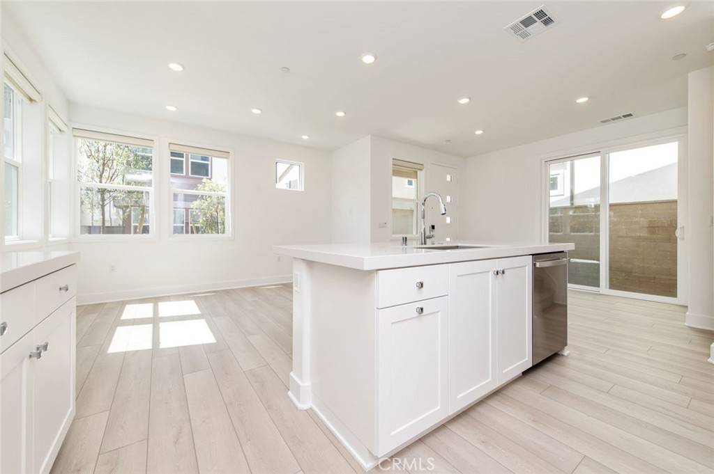 Irvine, CA 92618,474 Lobata