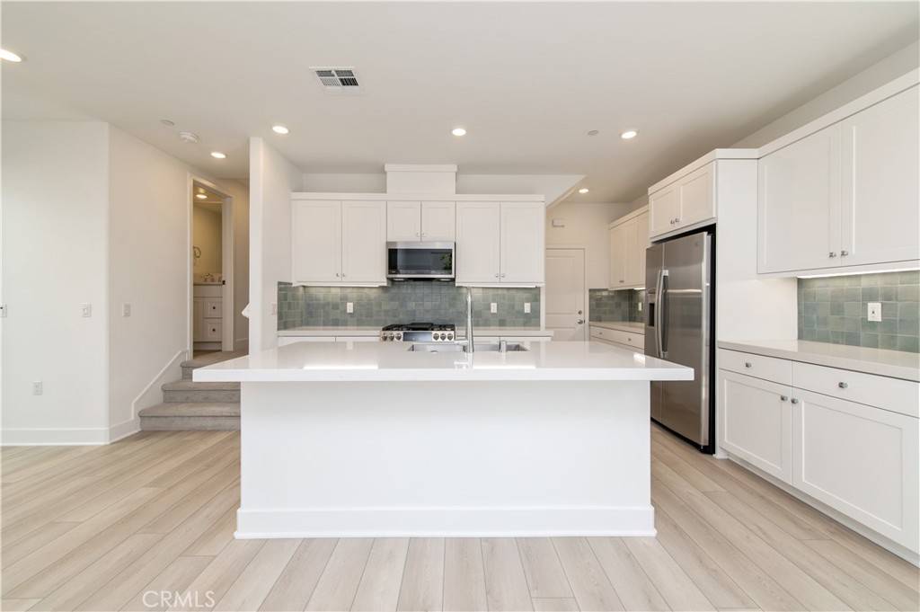 Irvine, CA 92618,474 Lobata