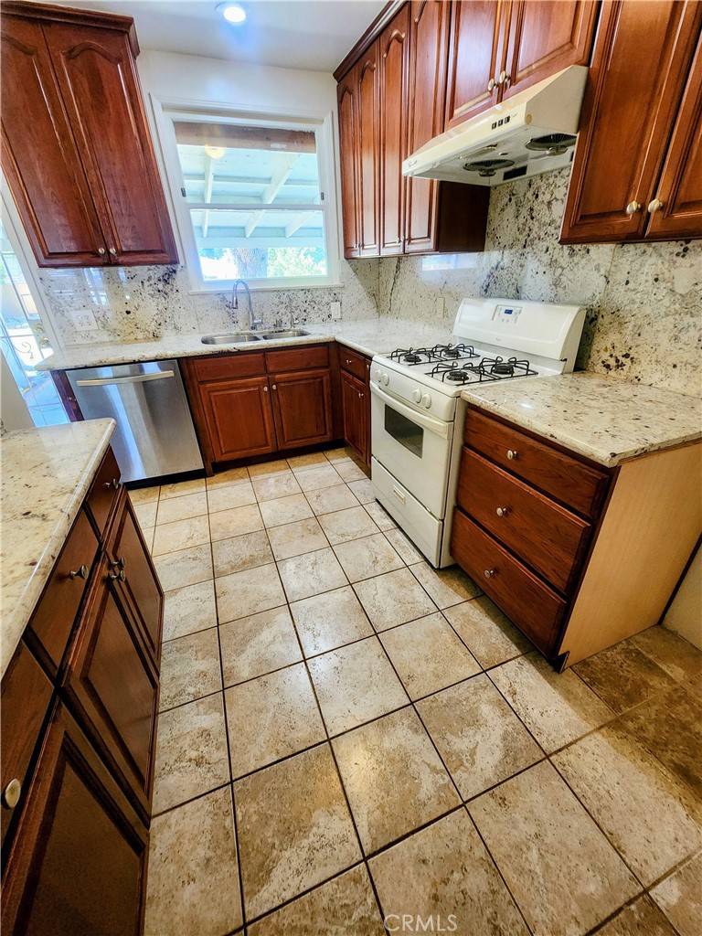 Monrovia, CA 91016,208 Brisbane ST