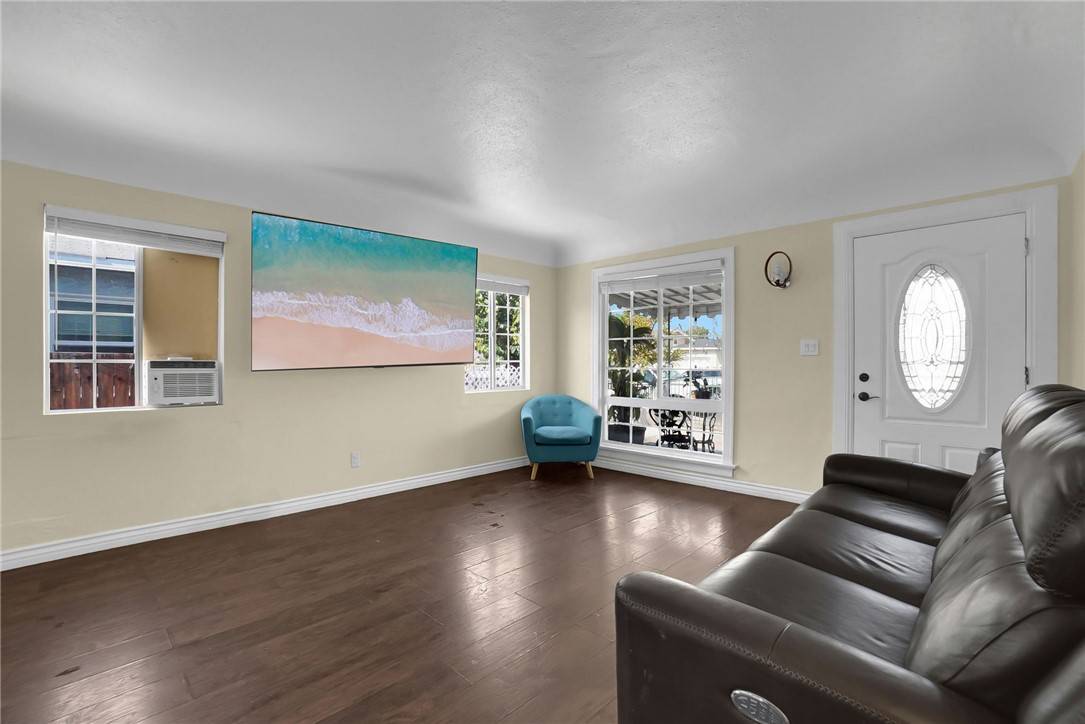 Huntington Park, CA 90255,6059 Riverside AVE