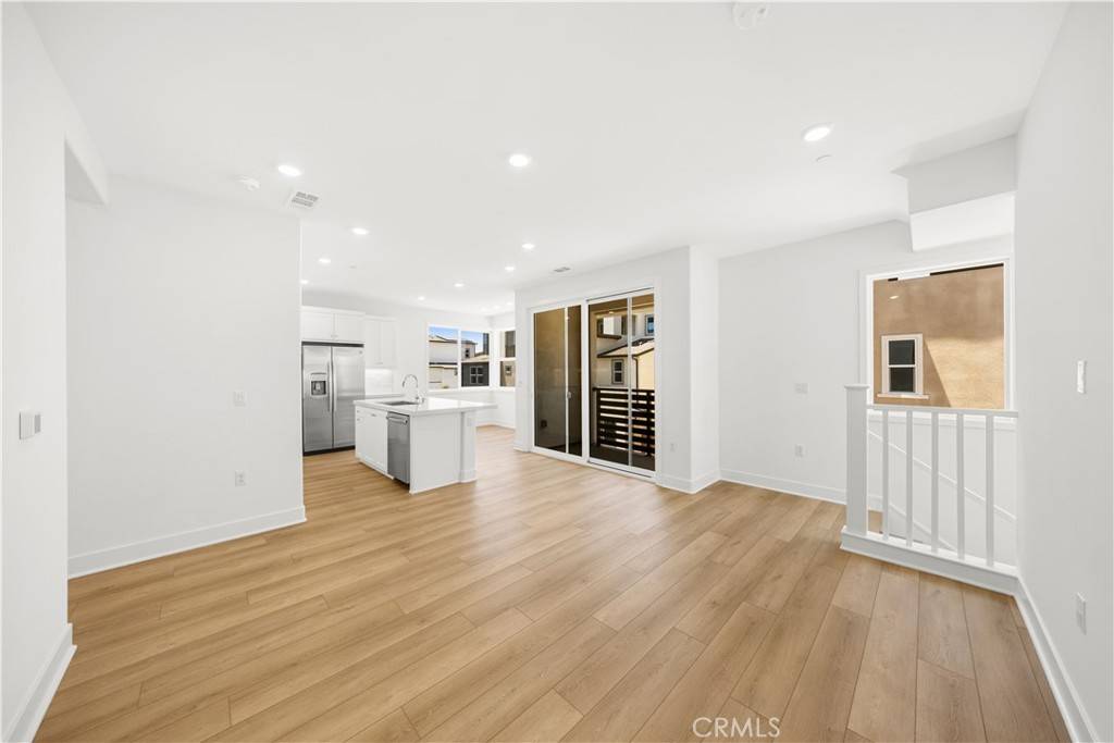 Irvine, CA 92618,470 Lobata