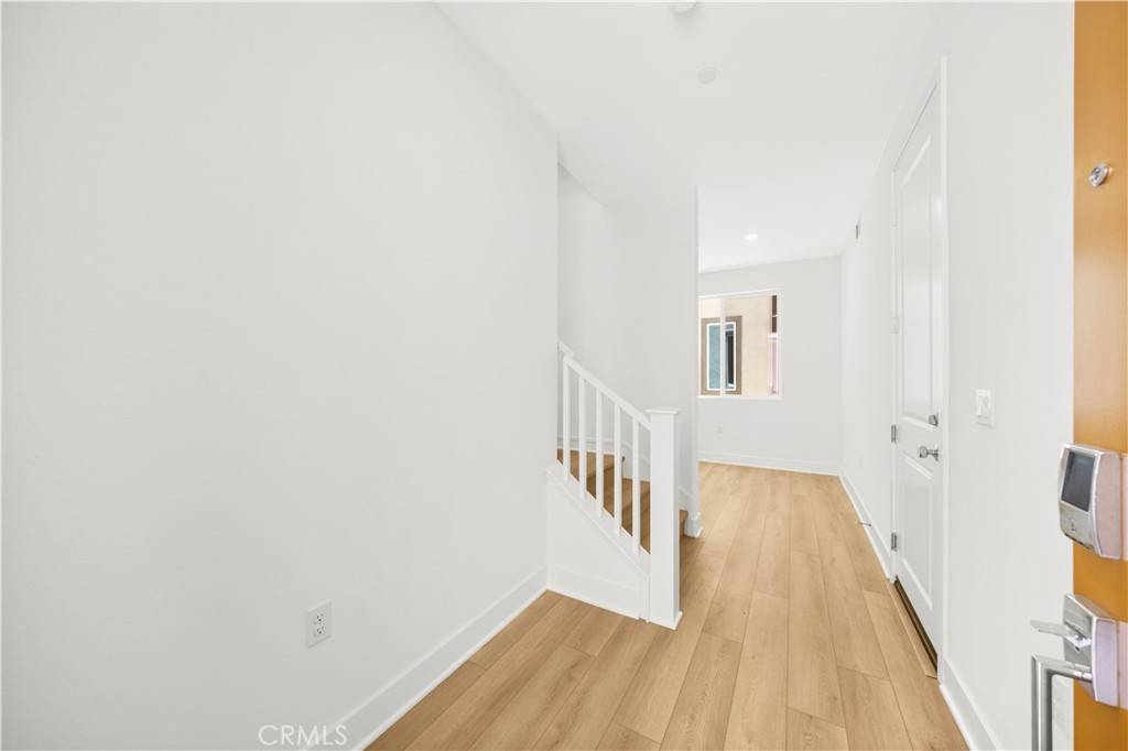 Irvine, CA 92618,470 Lobata