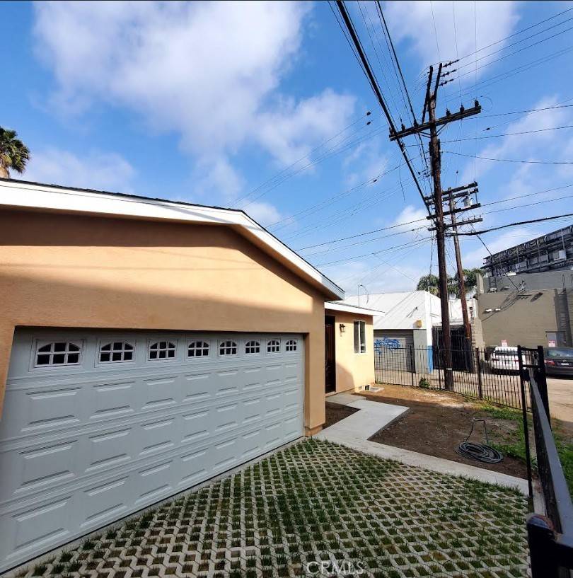 Los Angeles, CA 90066,3765 Globe AVE