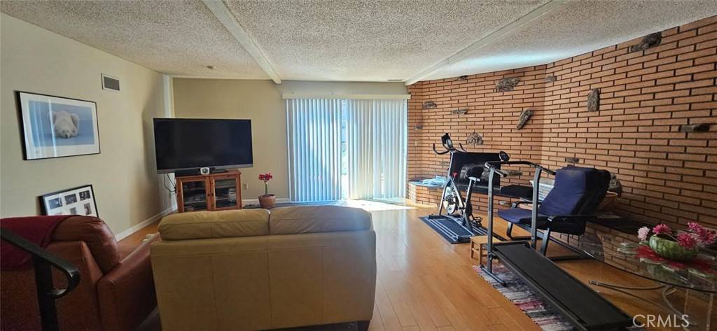 Los Angeles, CA 90065,1810 Sunny Heights DR