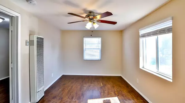 Los Angeles, CA 90001,1829 1/2 E 63rd ST