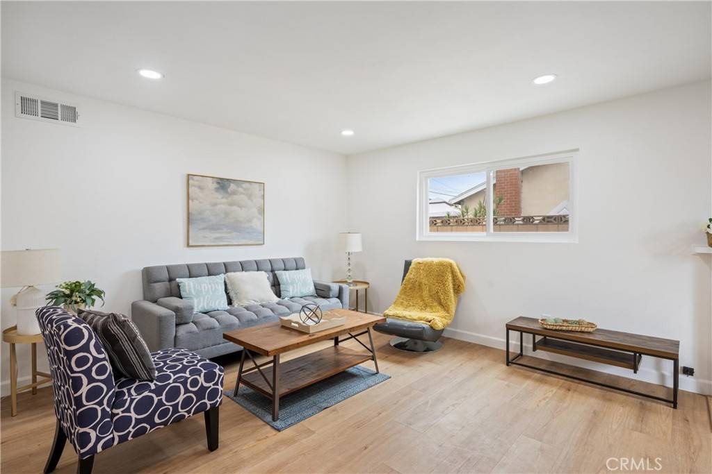 San Dimas, CA 91773,239 N Basilio AVE