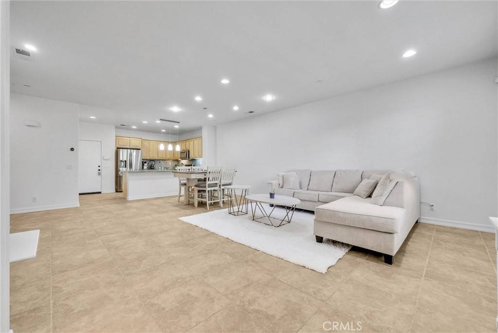 Fontana, CA 92336,15723 Parkhouse DR #105