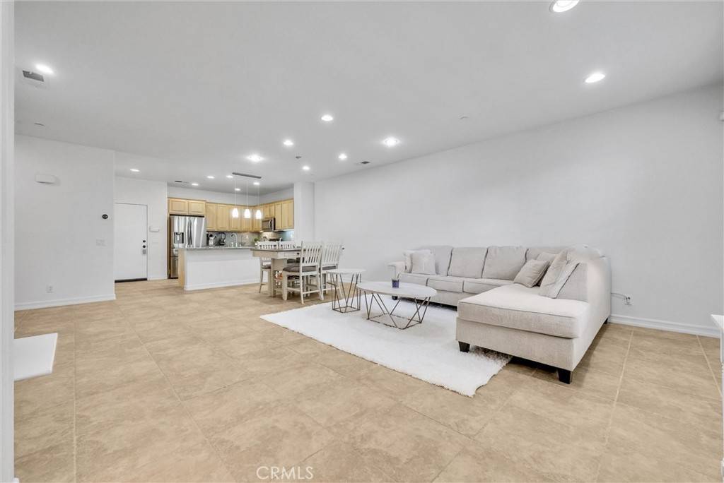 Fontana, CA 92336,15723 Parkhouse DR #105