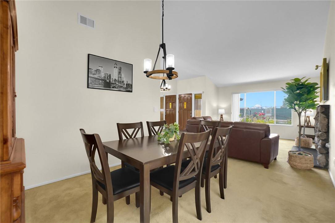 Montebello, CA 90640,912 Jacmar DR