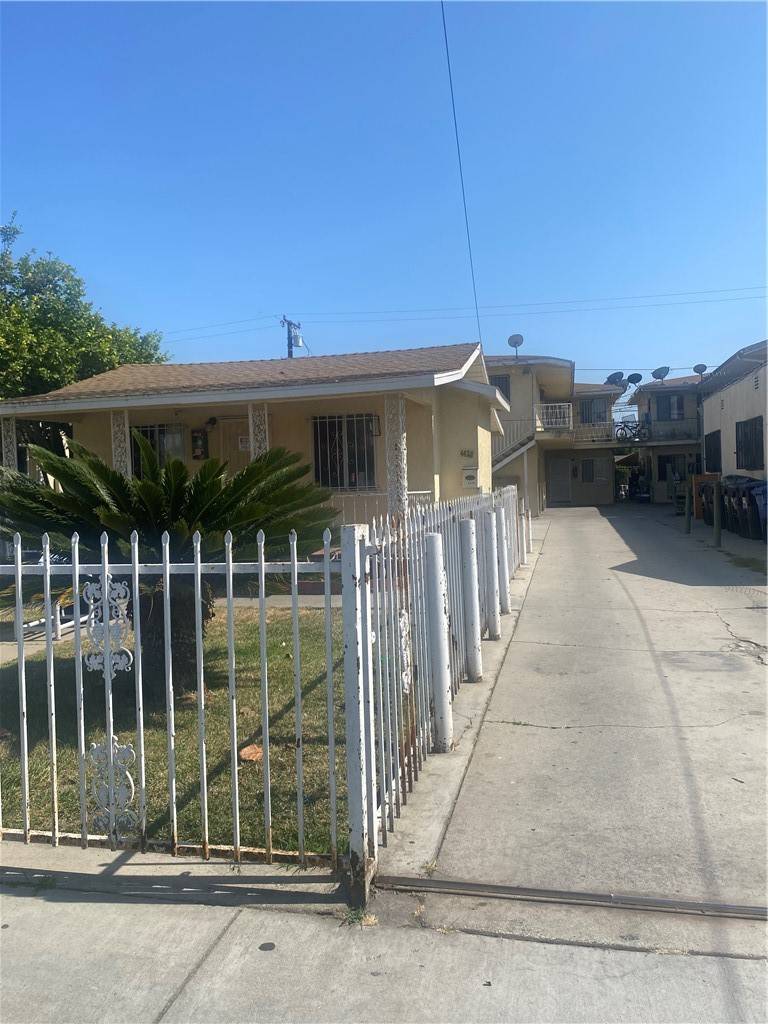 Maywood, CA 90270,4426 E 54th ST