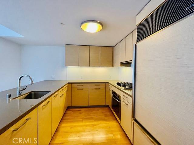 San Francisco, CA 94105,301 Mission ST #3J