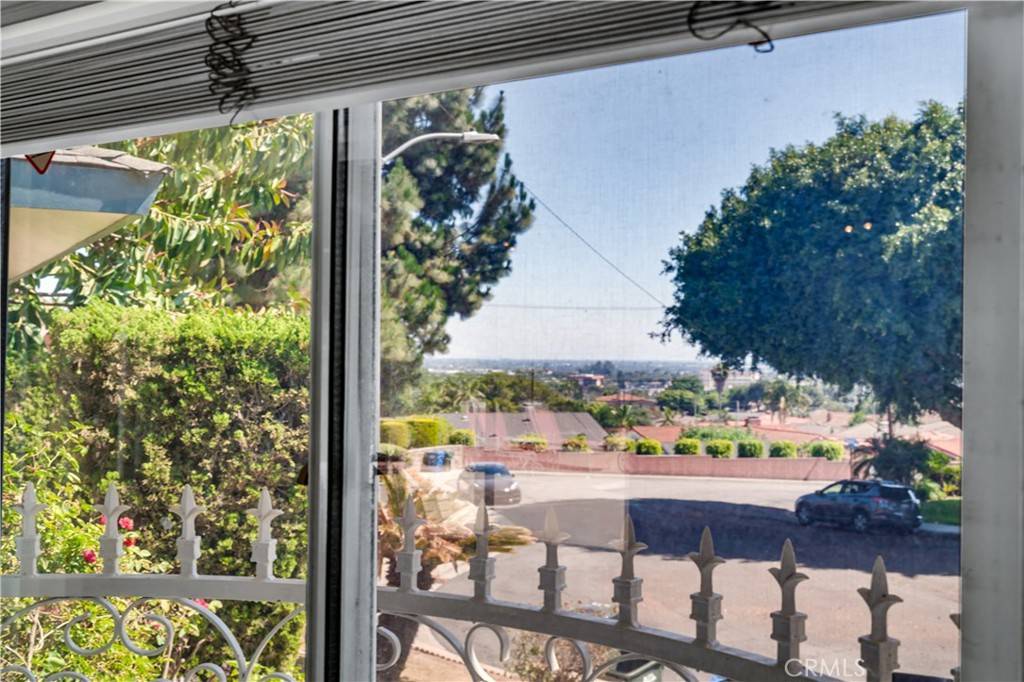 Montebello, CA 90640,211 Peacock LN