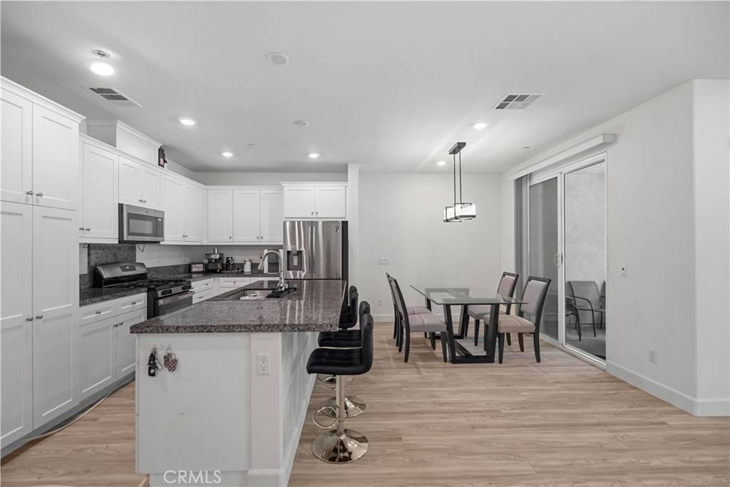 Eastvale, CA 92880,7118 Vernazza