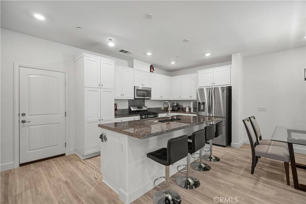 Eastvale, CA 92880,7118 Vernazza