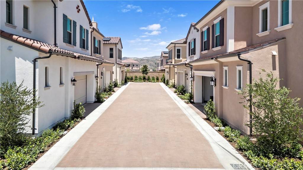 Irvine, CA 92618,107 Eversedge
