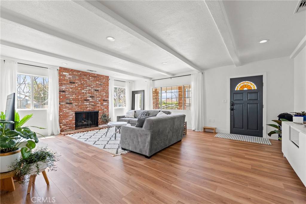 Temple City, CA 91780,9861 Wendon ST