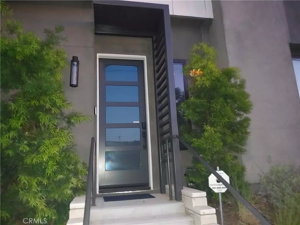 San Pedro, CA 90731,275 W 8th ST