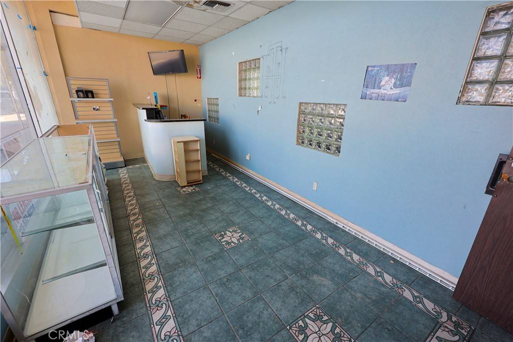 Montebello, CA 90640,2435 W Beverly BLVD
