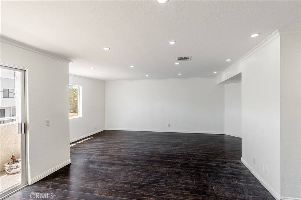 Burbank, CA 91504,2310 N Fairview ST #208