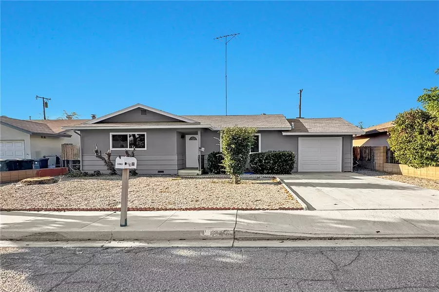 1060 Shellie LN, Hemet, CA 92543