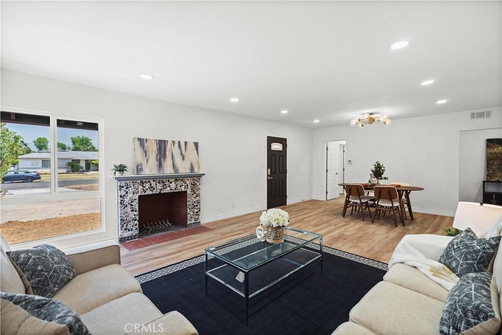 14900 blackhawk st, San Fernando, CA 91345