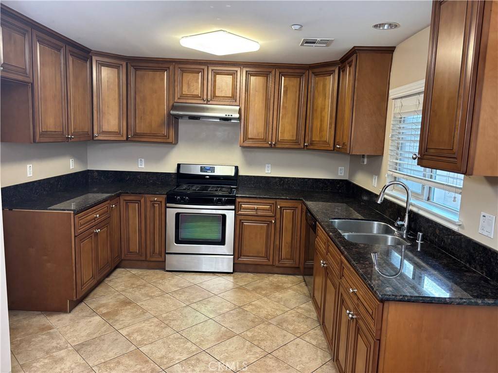 Pasadena, CA 91107,76 N Roosevelt AVE #6