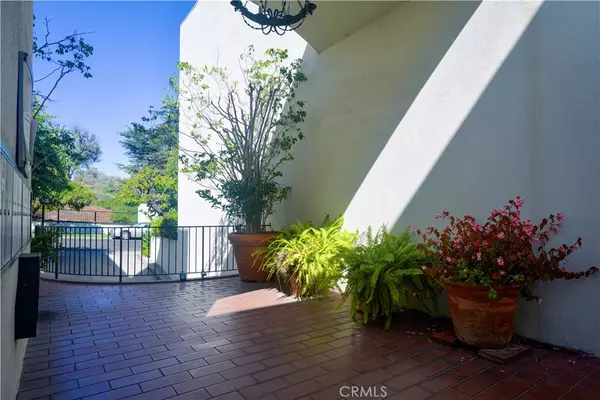 Los Angeles, CA 90024,1745 Selby AVE #5