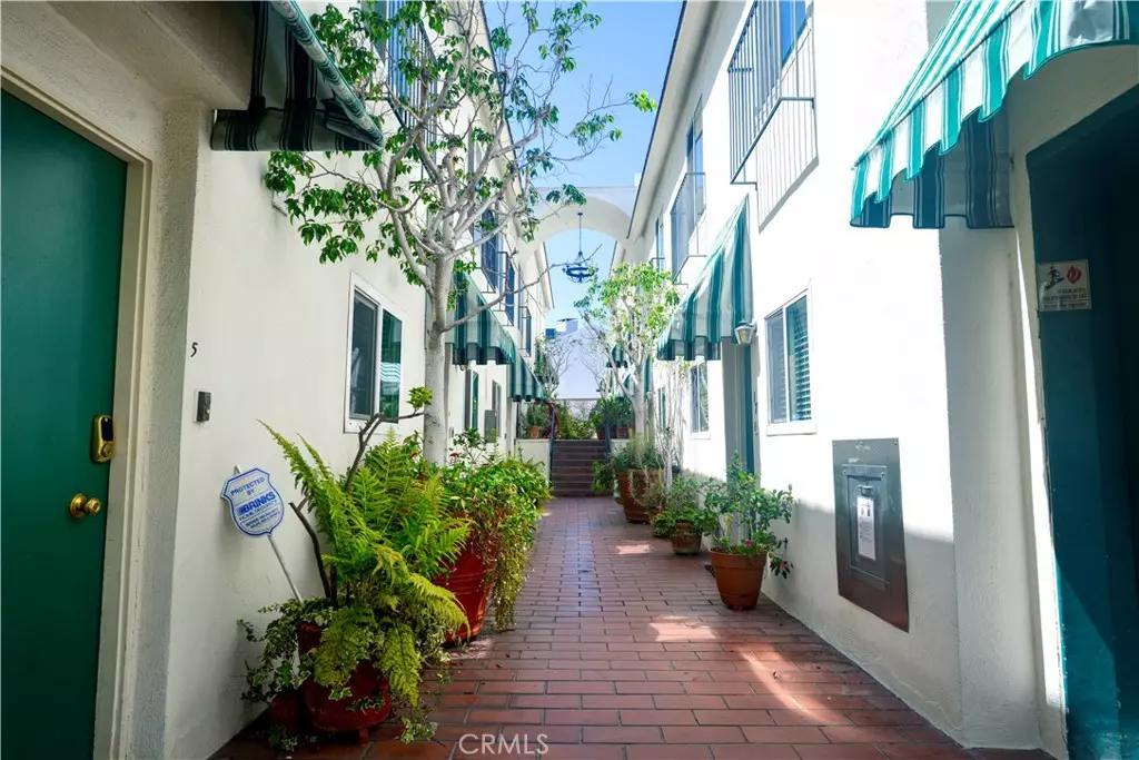 Los Angeles, CA 90024,1745 Selby AVE #5