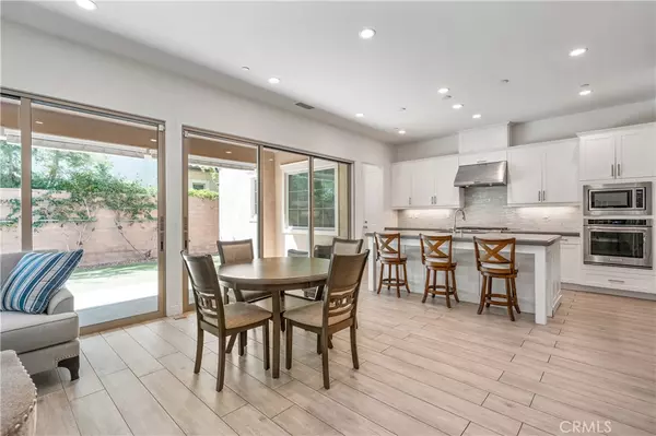 Irvine, CA 92602,77 English Saddle