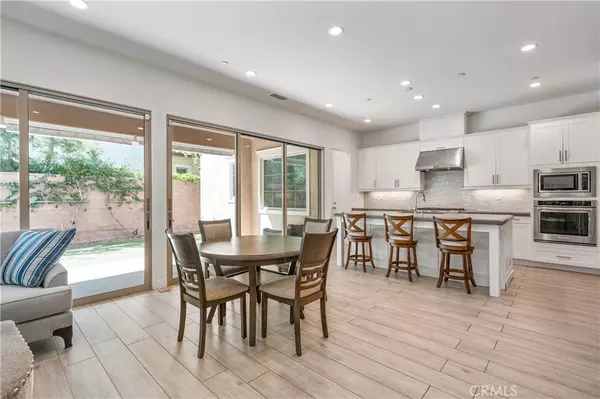 Irvine, CA 92602,77 English Saddle