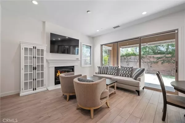Irvine, CA 92602,77 English Saddle
