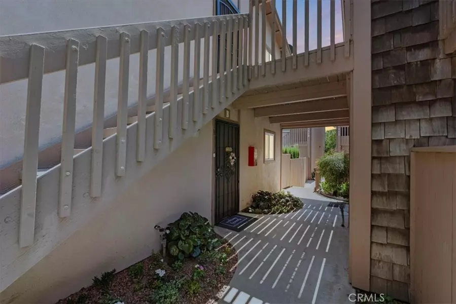 1052 Cabrillo Park DR #B, Santa Ana, CA 92701